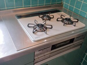 三重キッチン取付け隊　TOTO特殊コンロの工事　施工後
